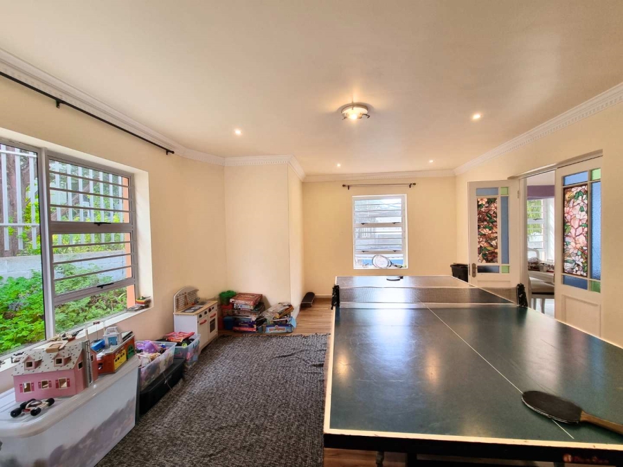 5 Bedroom Property for Sale in Chanteclair Western Cape